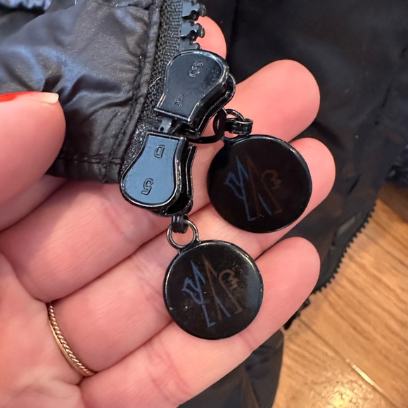 Black down filled puffer coat with removable hood - Picture 10 of 12